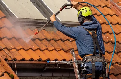 Démoussage et hydrofuge de toiture à Clisse